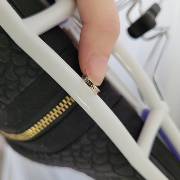 Ted Baker London | size 2 | midi skirt | black | snake embossed | vegan leather - Picture 7 of 10